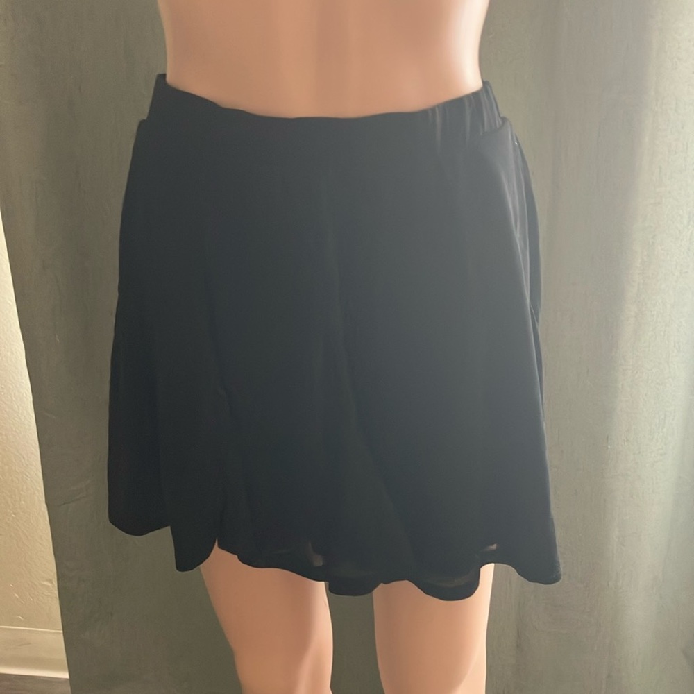 Amviance Apparel
Black mini skirt 
Size L